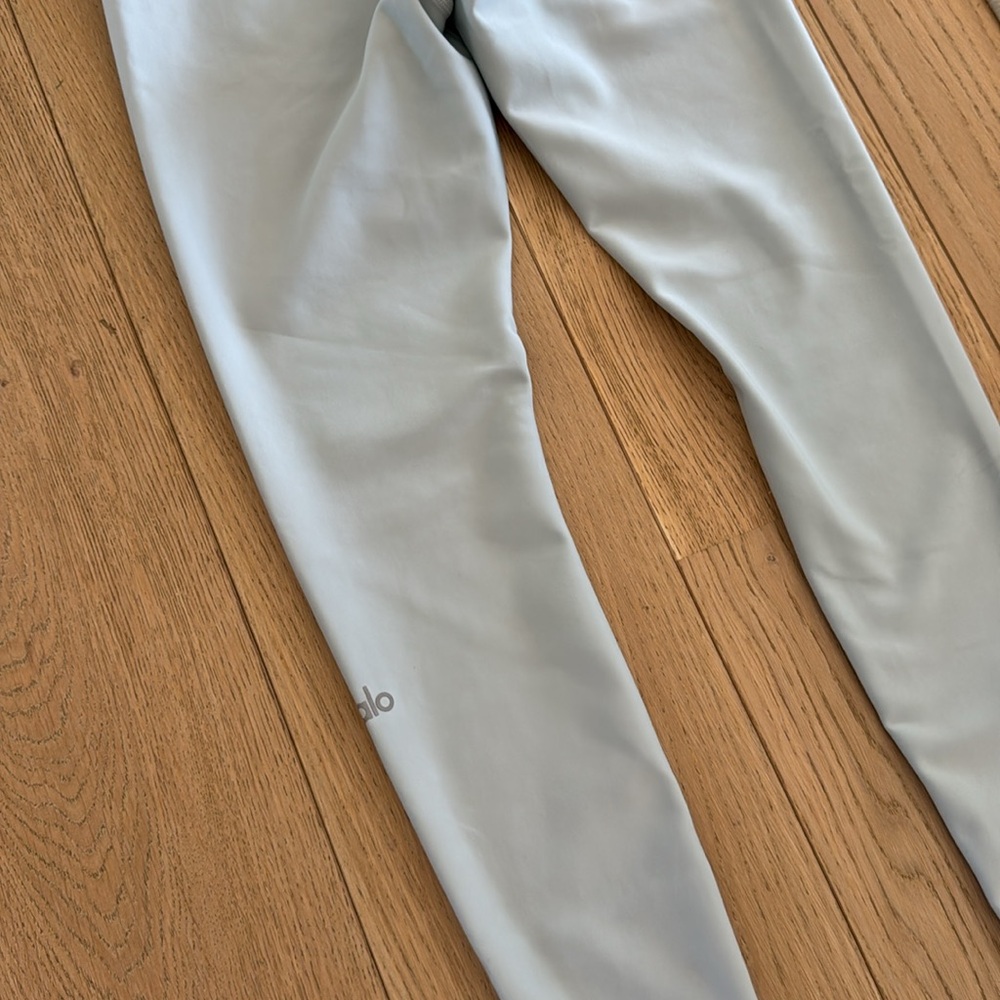 Pre owned alo yoga ice blue bra and pants - Picture 5 of 5
